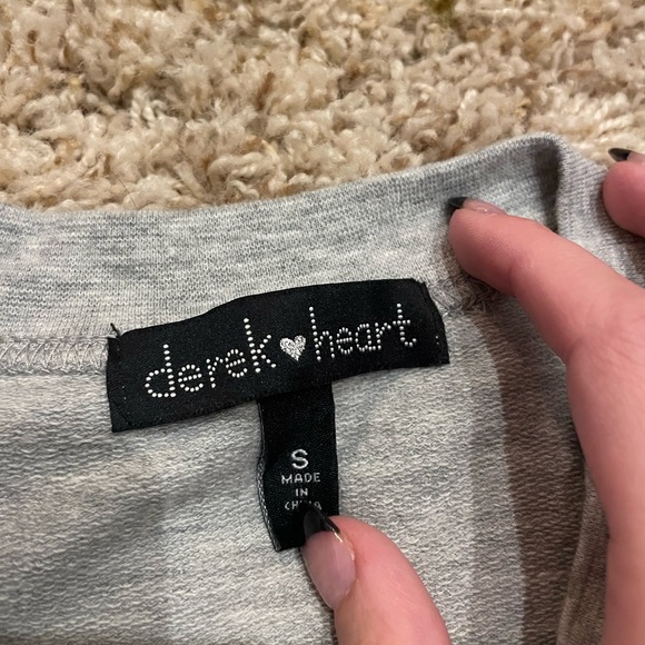 GRAY LONGSLEEVE - Picture 2 of 2